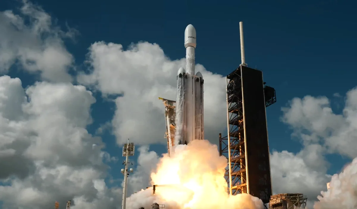 Imagen del artículo: Qué es Falcon Heavy de SpaceX y cómo funciona uno de los cohetes más potentes del mundo
